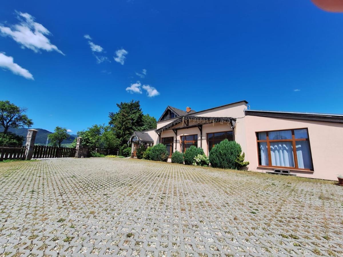 Vila Fenix B&B Ruzomberok Exterior foto